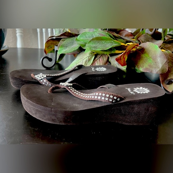 Women’s Wedges - Picture 3 of 5